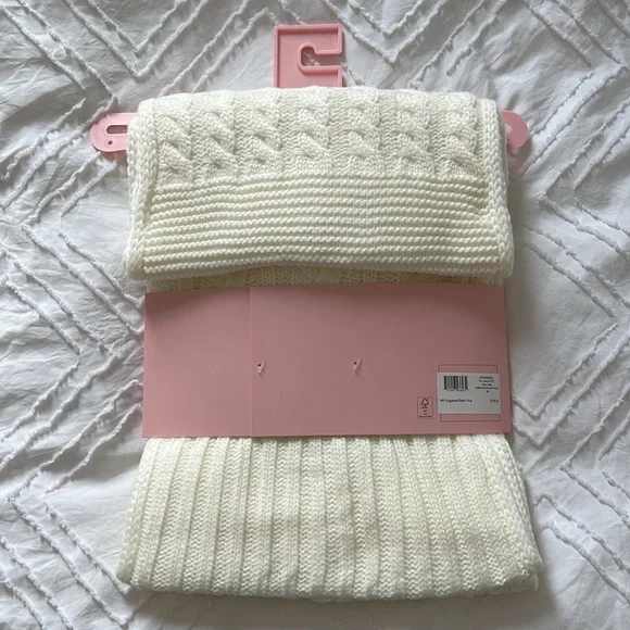 Kate Spade New York 2-Piece Cable-Knit Beanie & Muffler Set - Picture 5 of 7